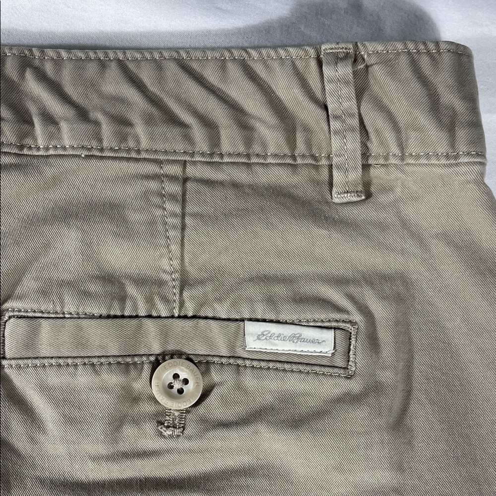 Eddie Bauer womens taupe stretch flat front curvy fit 5" chino shorts - size 10 - Picture 8 of 14